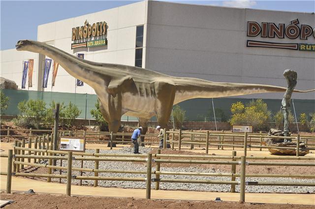 El turiasaurio sale del ‘armario’ – Dinopolis Teruel
