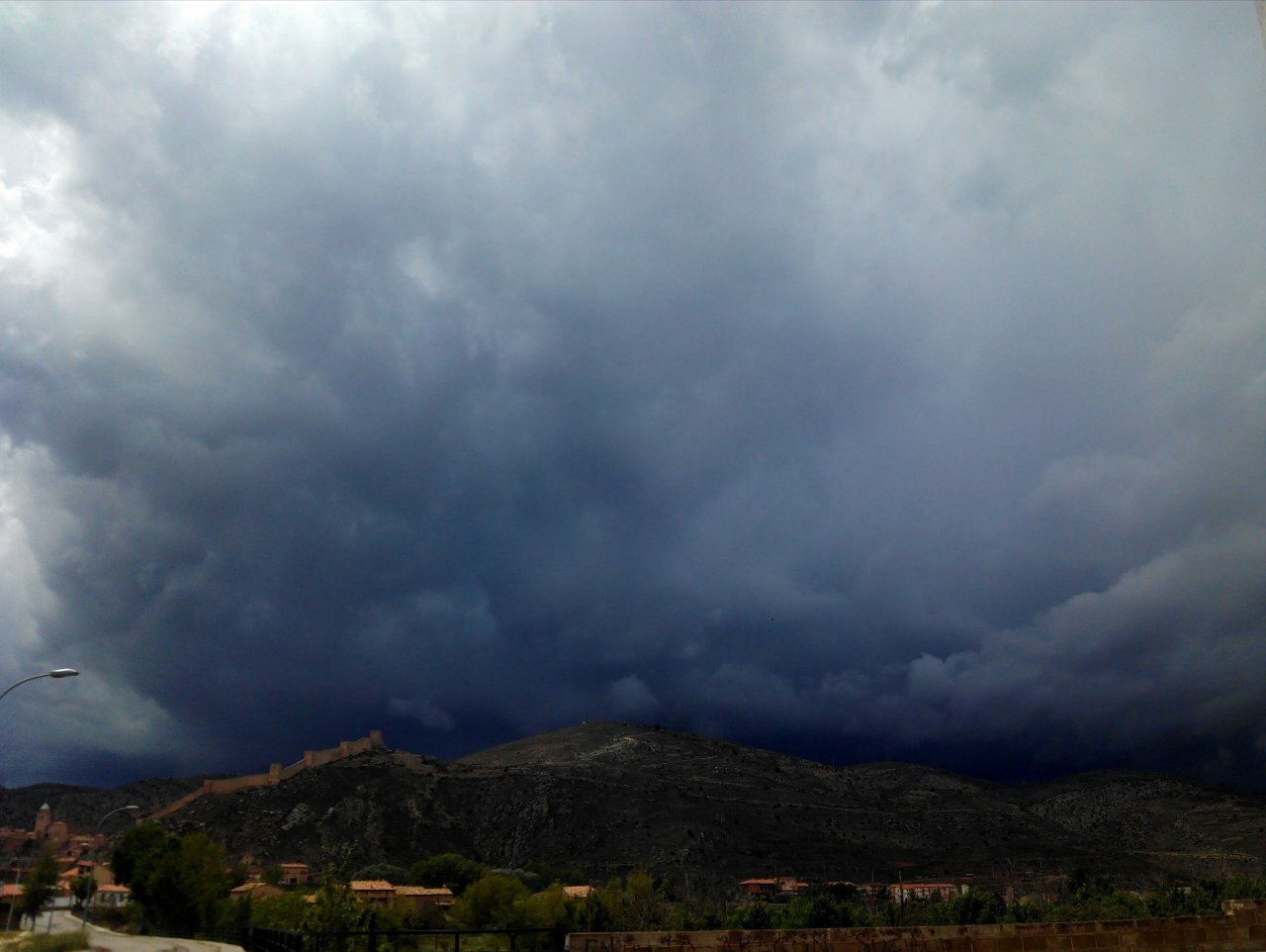 Tarde de tormenta, tarde de visita guiada en Albarracín