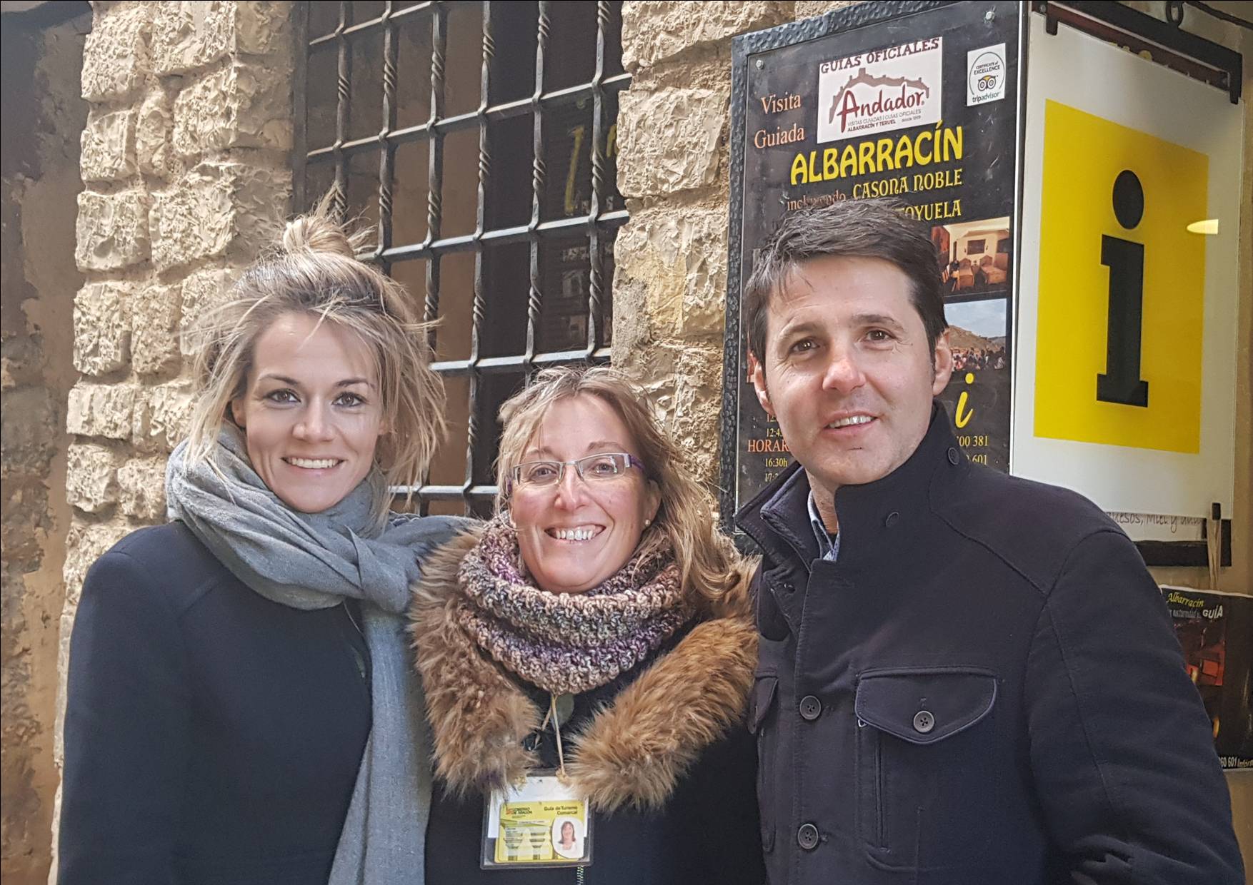 Jesús Cintora y Rocío Delgado con ANDADOR Visitas Guiadas en la visita de Albarracín y Casa Museo