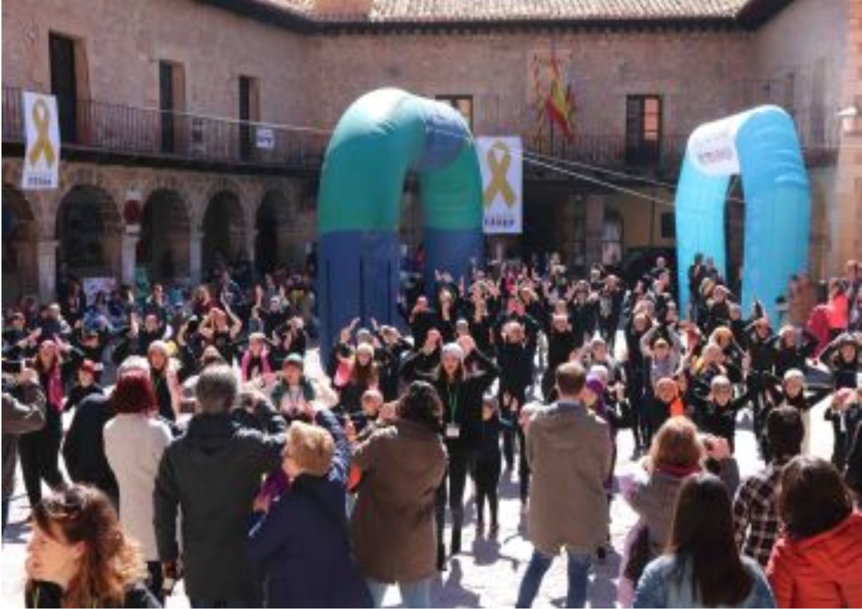 NOTICIA Diario de Teruel: Albarracín se vuelca con Aspanoa con un mercadillo solidario, música y deporte