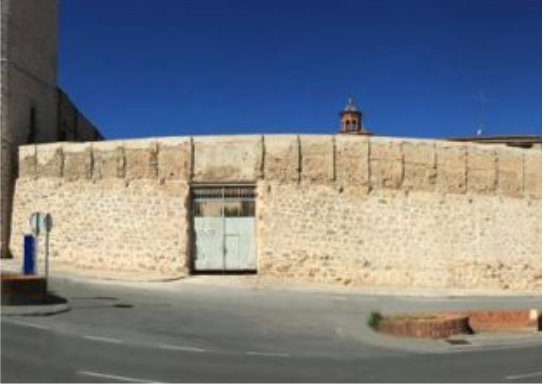 Noticia Diario de Teruel: El Ayuntamiento de Teruel remitirá a Patrimonio tres propuestas para dar solución a la puerta que desluce la muralla