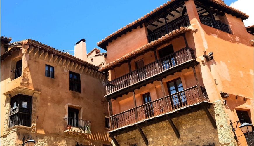 #PlazaMayor de #Albarracín con #Sol ideal para #VisitaGuiada…#TeEsperamos con #AndadorVisitasGuiadas