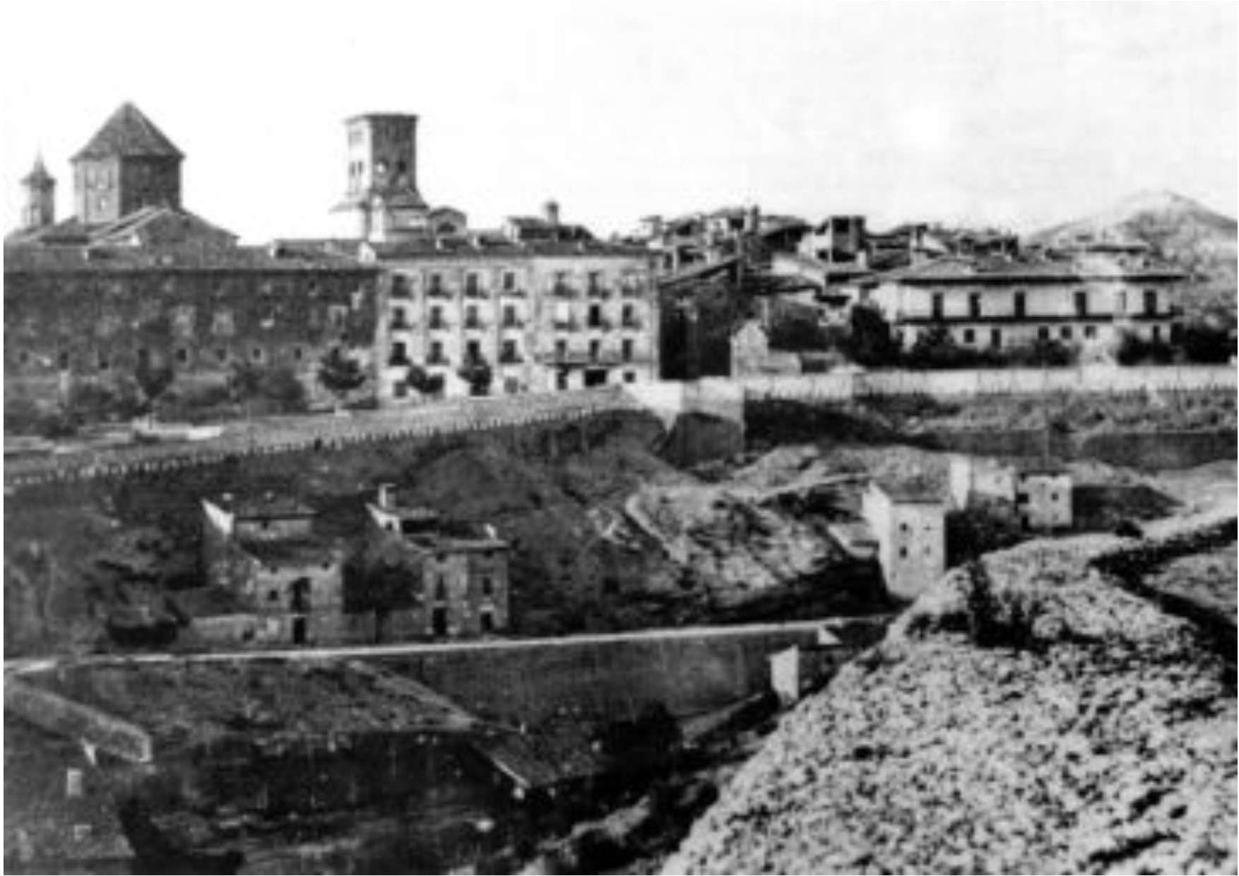 Noticia Diario de Teruel: La muralla de Teruel, una historia de claroscuros que va del interés defensivo al recurso turístico