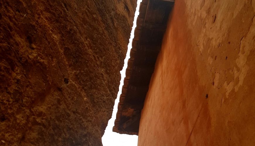 Cuando la luz se abre camino entre los aleros de Albarracín…descubre su visita guiada con ANDADOR Visitas Guiadas