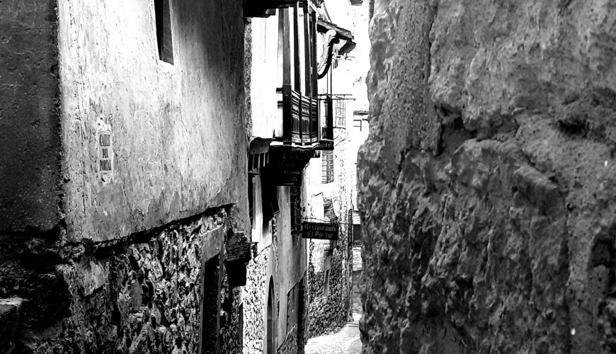 #Calles que te llevan a un #ViajeAlPasado … #VisitaGuiada #Albarracín… #NoEsLoMismo