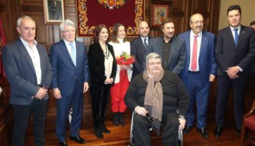 Noticia Diario de Teruel: Entregadas las Medallas de los Amantes en sus categorías de Oro y Platino en el Ayuntamiento de Teruel