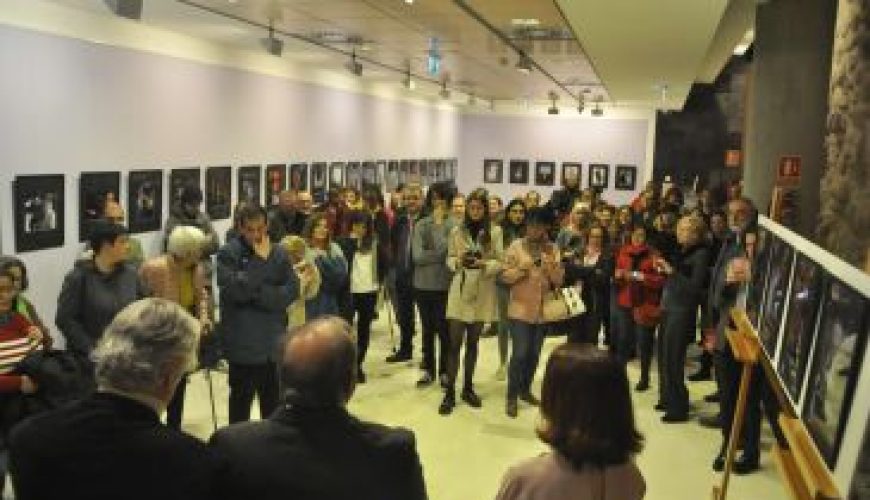 Noticia Diario de Teruel: Teruel acoge una exposición de Robert Royal: la historia de España según el fotógrafo que inmortalizó a Pertegaz