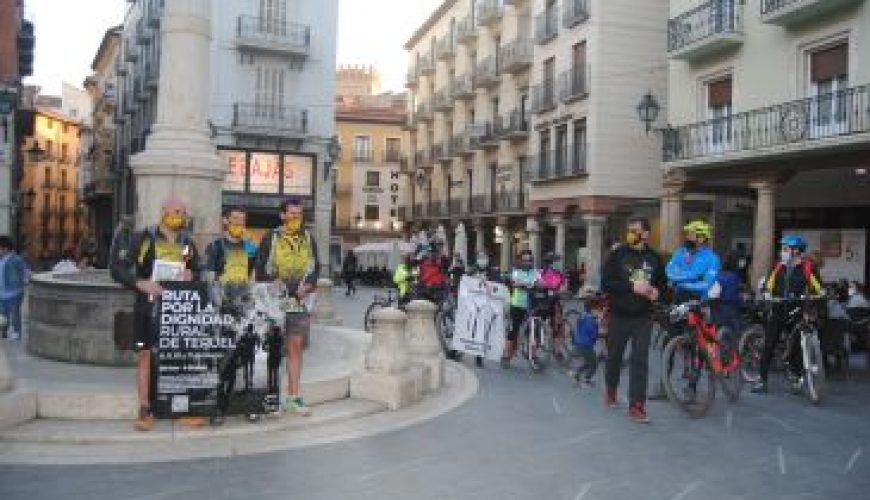 Noticia Diario de Teruel: La Ruta por la Dignidad de Teruel concluye en la capital arropada por los aplausos del público