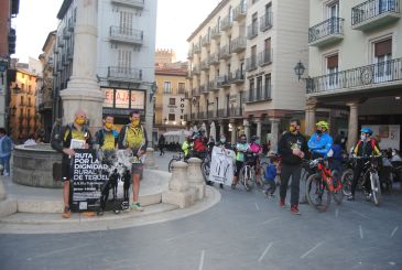 Noticia Diario de Teruel: La Ruta por la Dignidad de Teruel concluye en la capital arropada por los aplausos del público