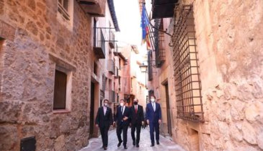 Noticia Diario de Teruel: Javier Lambán exige cuantificar el coste real y por habitante de los servicios básicos  – Los presidentes de Aragón, Castilla La Mancha y Castilla y León se reúnen en Albarracín