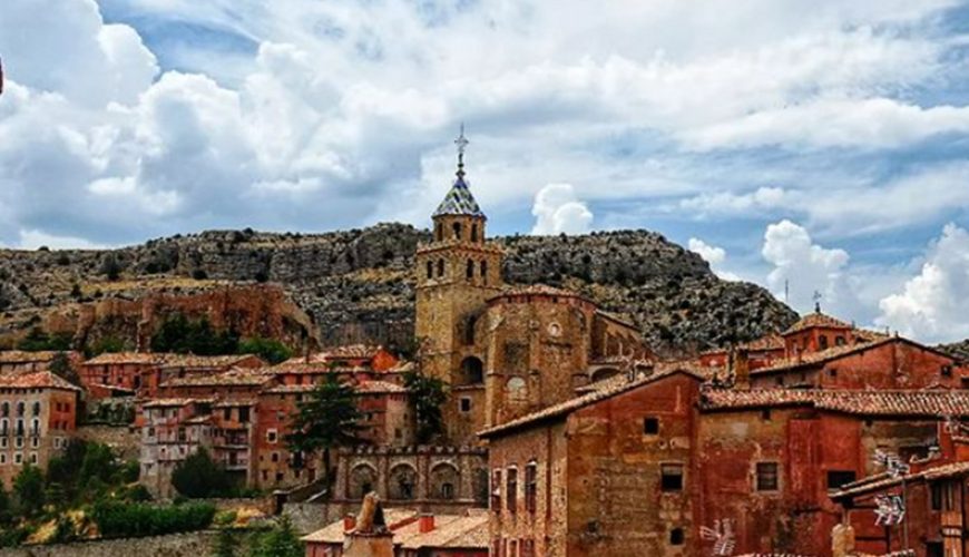 Noticia Divinity: Los destinos que debes visitar si no tienes pueblo: de Albarracín a Alarcón