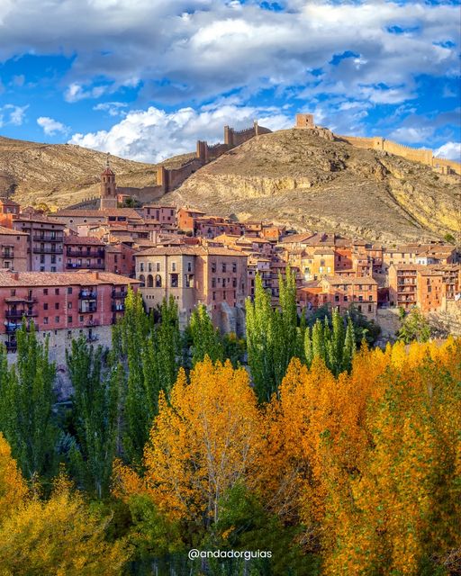 Visitas guiadas en Albarracín en Otoño con ANDADOR Visitas Guiadas