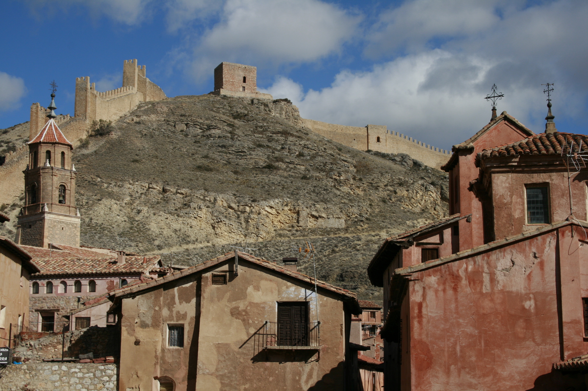 Noticia Heraldo de Aragón: El Ejército desfila por Albarracín